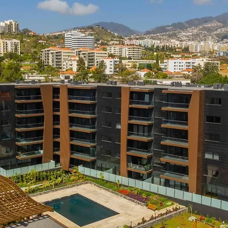 Apartment Modern 2 Bedroom Flat In Condo With Swimming Pool
