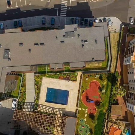 Apartment Modern 2 Bedroom Flat In Condo With Swimming Pool *
