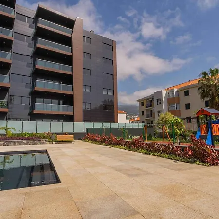 Apartment Modern 2 Bedroom Flat In Condo With Swimming Pool