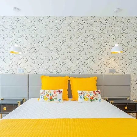 Modern 2 Bedroom Flat In Condo With Swimming Pool *